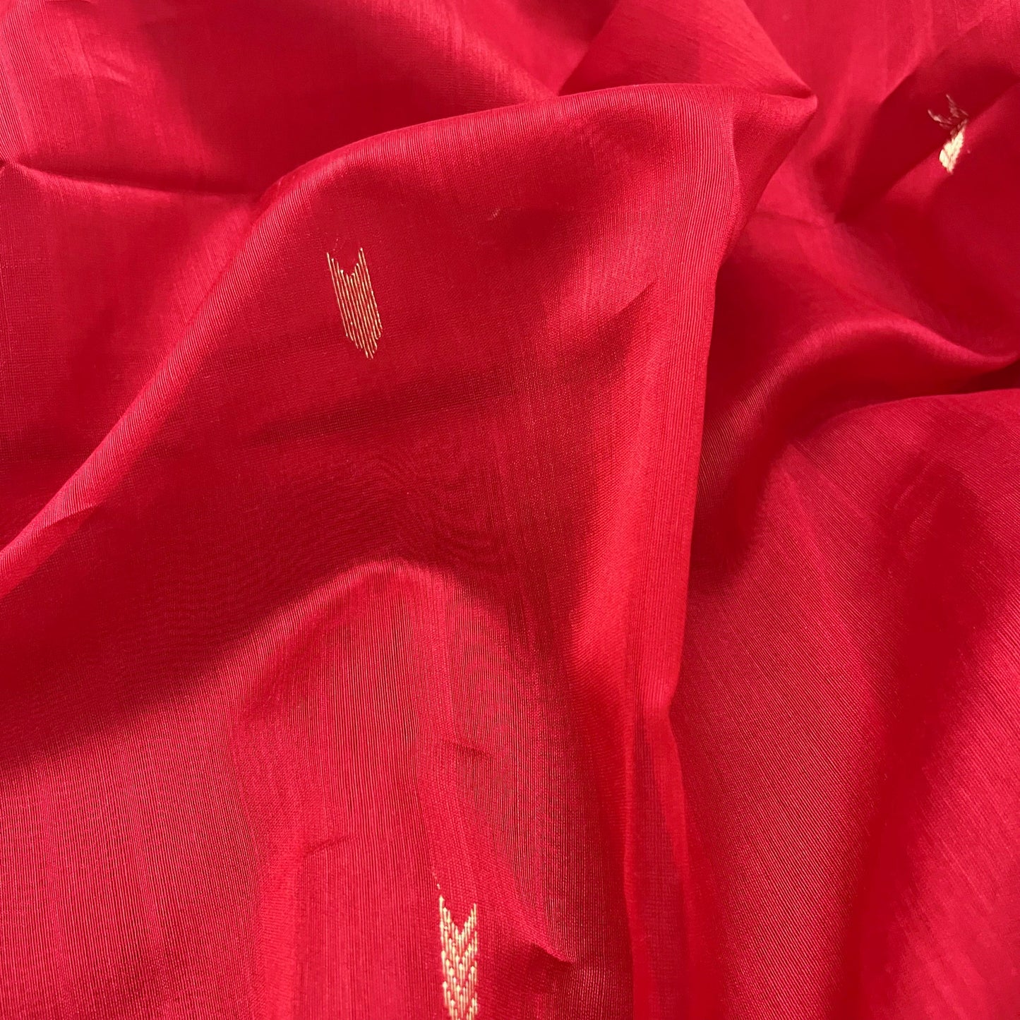 Red maheshwari saree with zari border & zari bootis all over