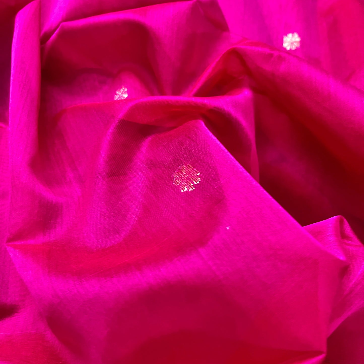 Pink and olive green Maheshwari saree with flower motifs on pallu