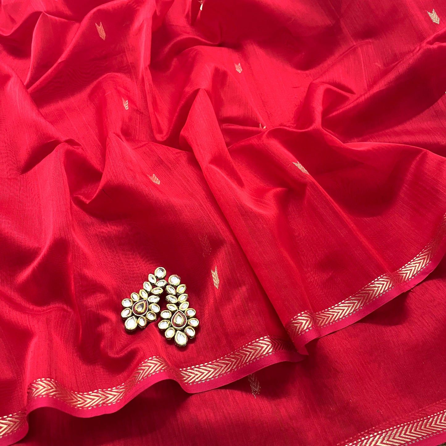 Red maheshwari saree with zari border & zari bootis all over