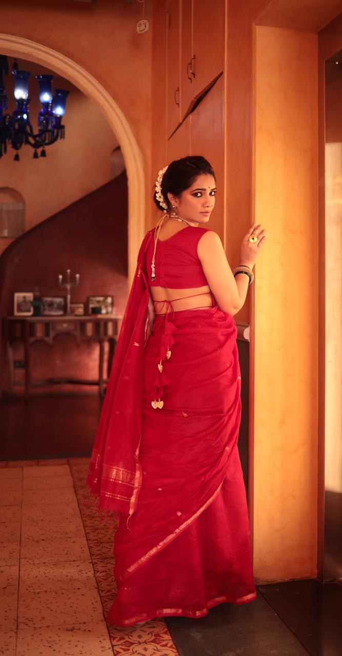 Red maheshwari saree with zari border & zari bootis all over